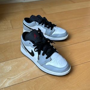 Air Jordan 1 Smoke Grey